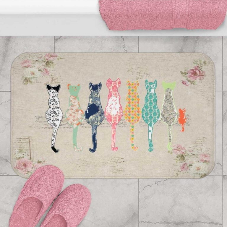 Beige and pink floral cat bath mat, absorbent and anti-slip.