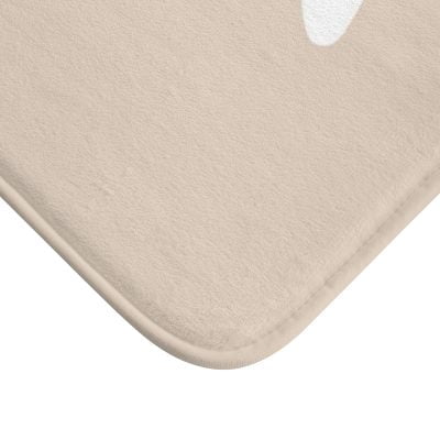 Boho Bath Mat With Beige Daisy Flower Print