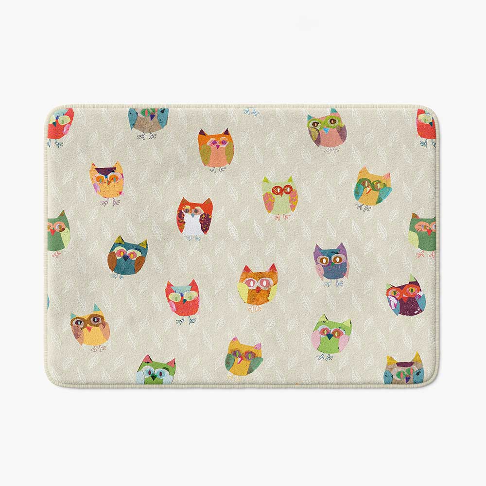 Beige woodland cute owls patterned microfiber bath mat for kids.